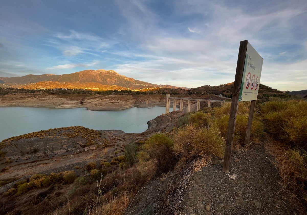 El embalse de La Viñuela está al 10,2% de su capacidad, con 16,8 hectómetros cúbicos.