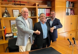 Antonio Souvirón, Andrés Jiménez y Jeffrey Taylor, este martes en Nerja.