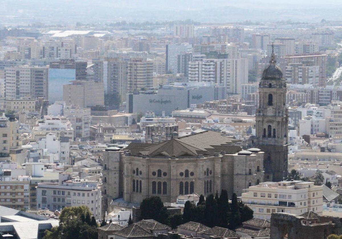 Recreación de la Catedral de Málaga con el tejado ya construido.