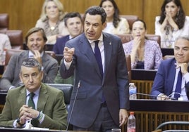 Juanma Moreno, durante la sesión de control.