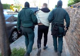 Uno de los detenidos en la redada, que se simultaneó este miércoles en cinco provincias.