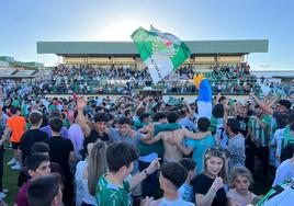 La celebración del primer gol del Antequera.