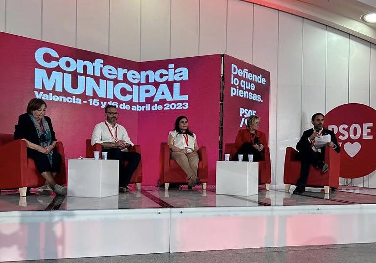 La mesa 'Buenas prácticas municipales' moderada por Daniel Pérez