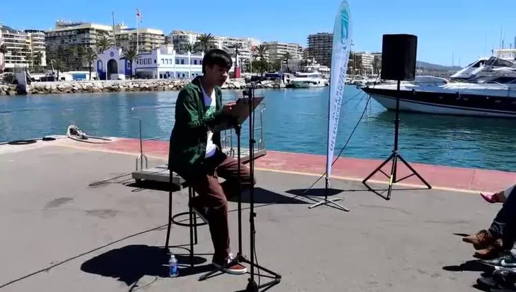 Los jóvenes letraheridos de Marbella recitan sus primeros poemas en Marpoética