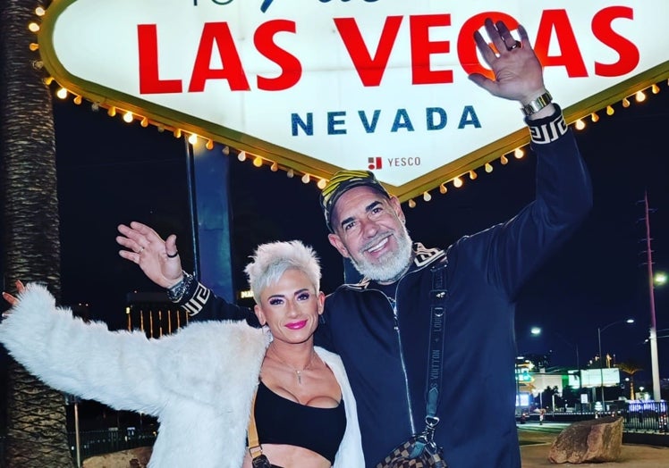 Imagen principal - Imágenes de la boda de la pareja, hace apenas cinco meses en Las Vegas.