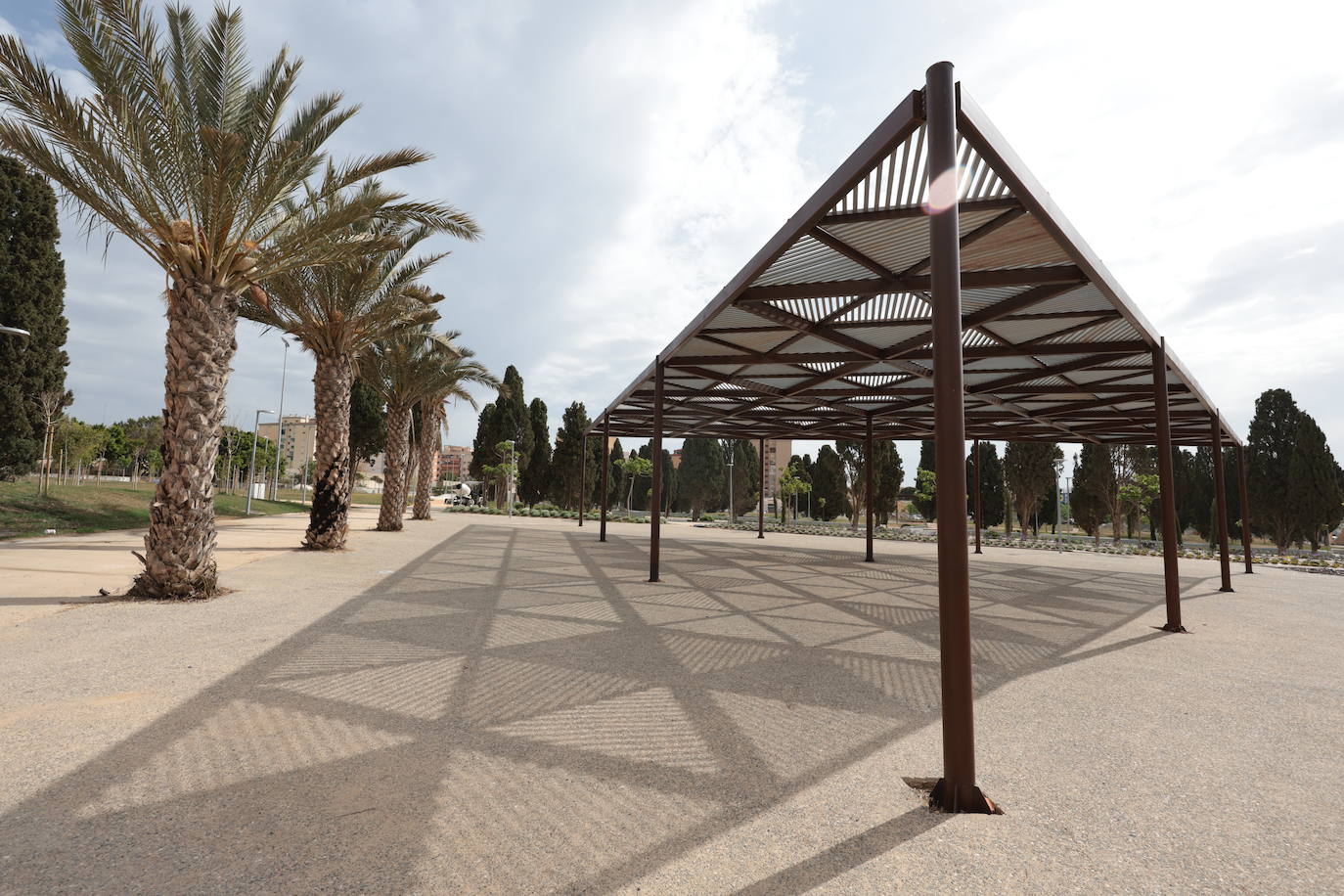 El parque de San Rafael empieza a brotar en Málaga tras casi una década de obras