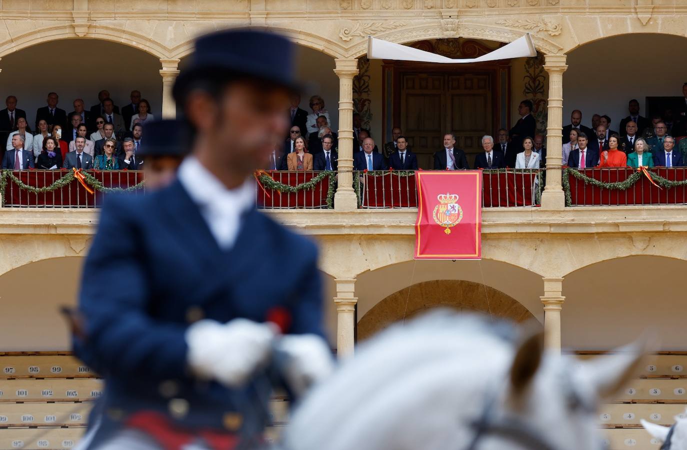 El rey Felipe VI se da un baño de multitudes a su llegada a Ronda