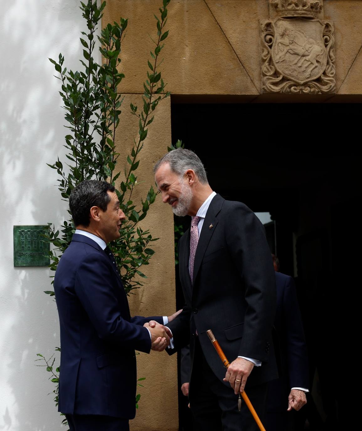 El rey Felipe VI se da un baño de multitudes a su llegada a Ronda