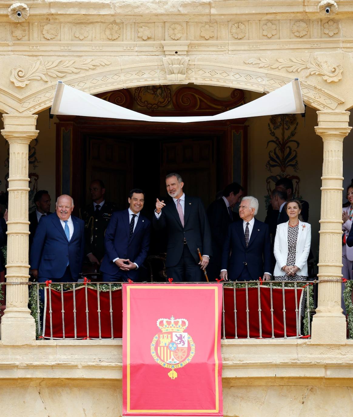 El rey Felipe VI se da un baño de multitudes a su llegada a Ronda