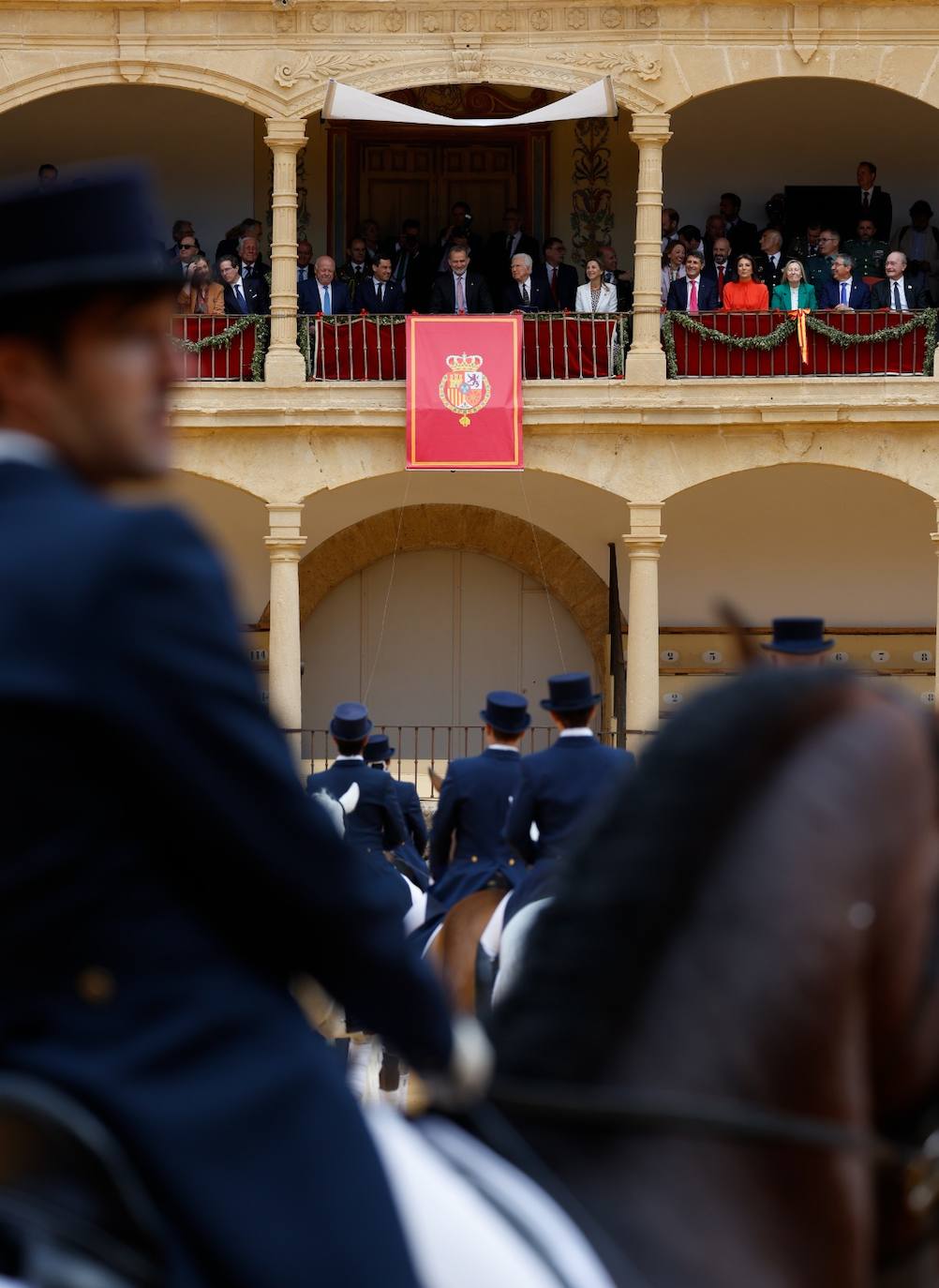 El rey Felipe VI se da un baño de multitudes a su llegada a Ronda