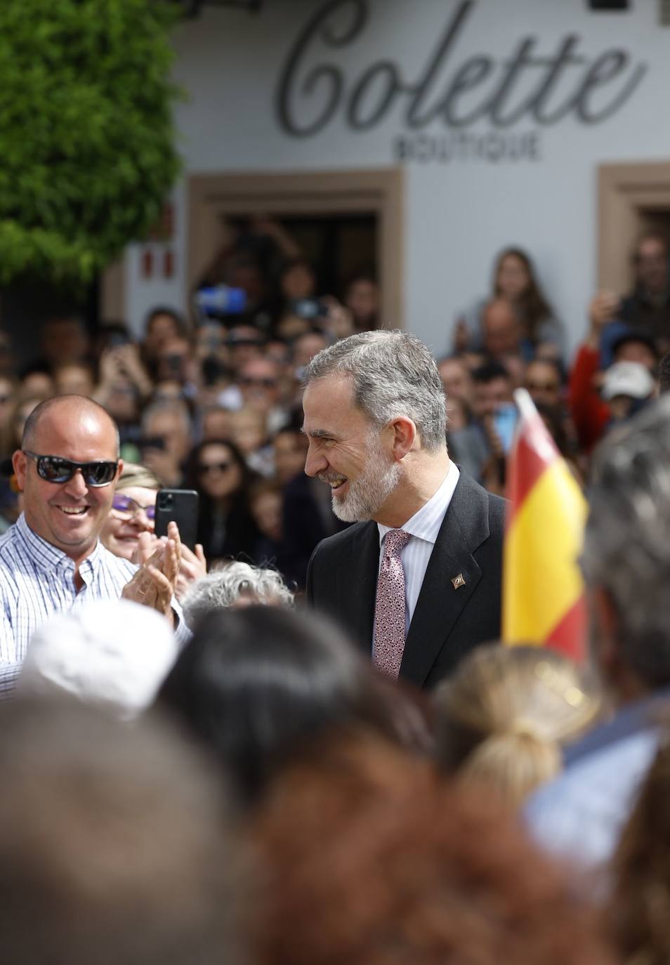 El rey Felipe VI se da un baño de multitudes a su llegada a Ronda