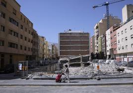 Un solar en el Perchel Sur en el que se va a construir un hotel de cuatro estrellas.