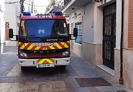 Los bomberos de Fuengirola incorporan un camión para espacios reducidos