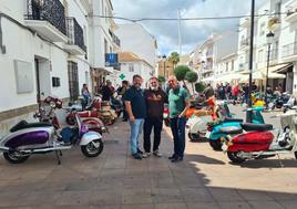 El alcalde Mario Jiménez y el edil Marcos Ruiz con Alejandro Orea.