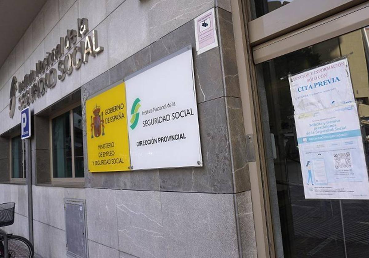 Cita previa en la Seguridad Social: el Gobierno entona el 'mea culpa' y dice que el problema «está encauzado»