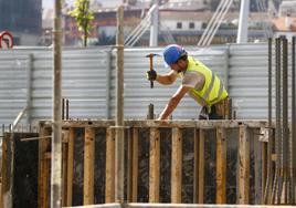 El paro baja en Andalucía en 19.100 personas de enero a marzo y se crean 66.300 empleos