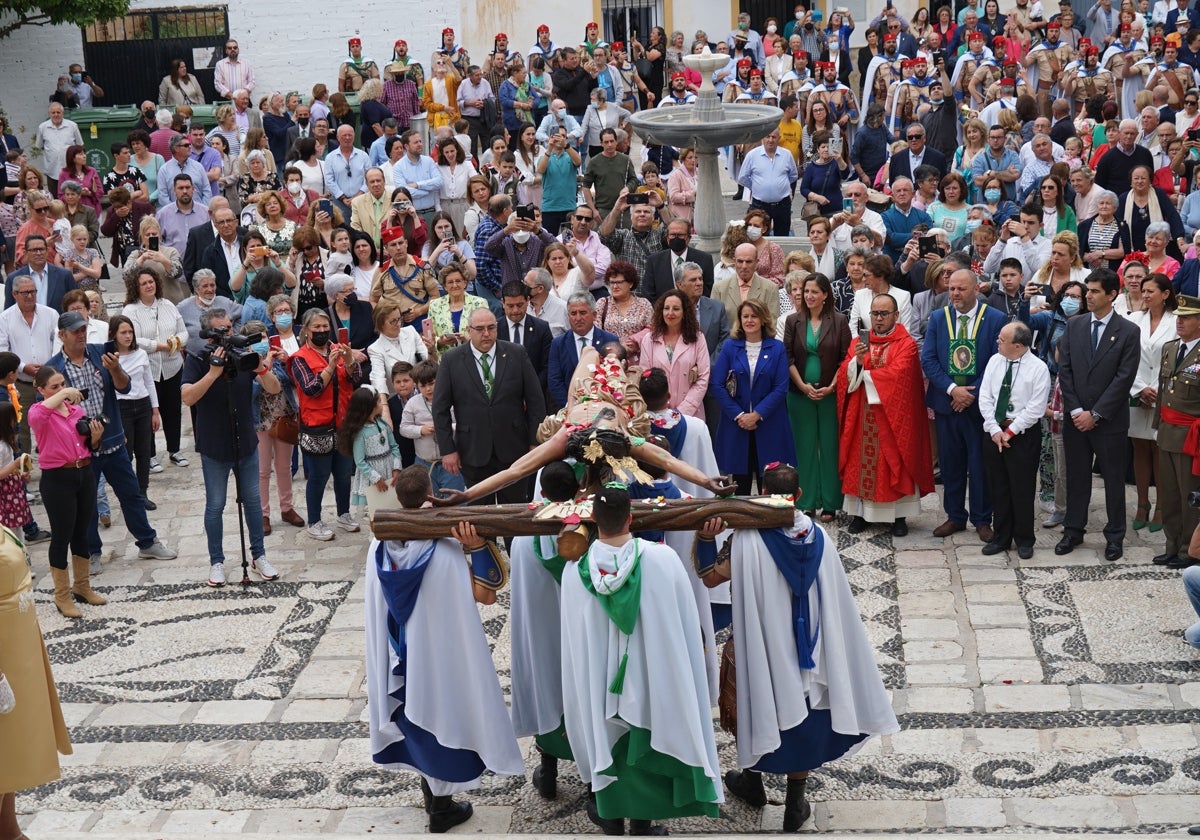 Procesión del Cristo de la VeraCruz en Coín, junto a los Regulares de Ceuta en 2022.