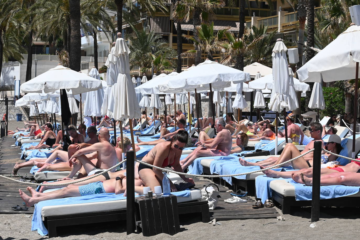 Lleno en playas y chiringuitos de Málaga en el puente de mayo