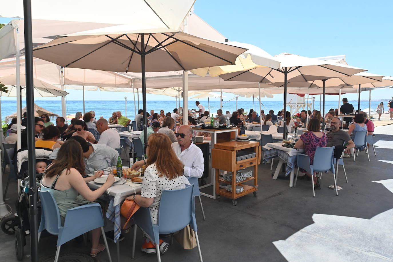 Lleno en playas y chiringuitos de Málaga en el puente de mayo