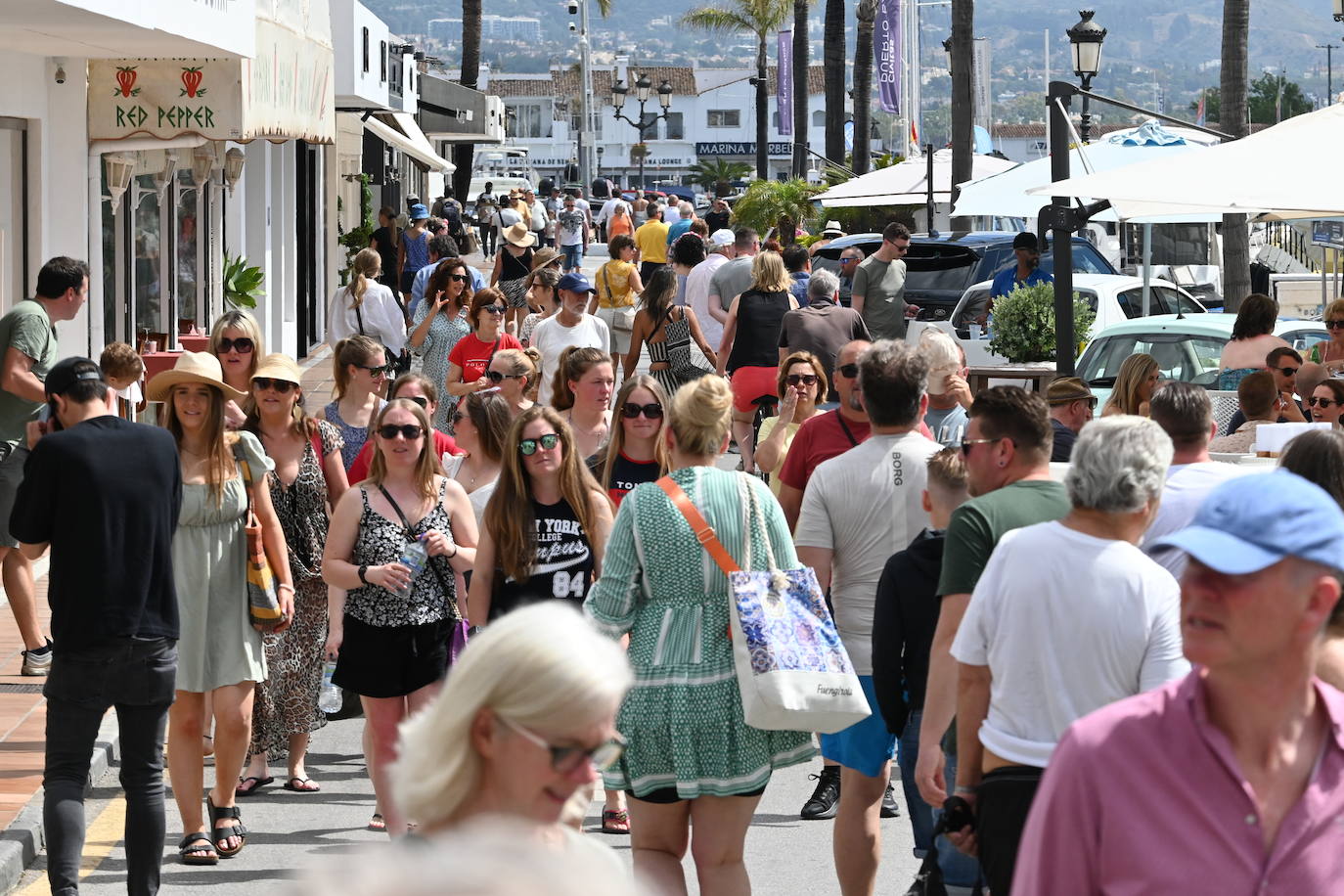 Lleno en playas y chiringuitos de Málaga en el puente de mayo