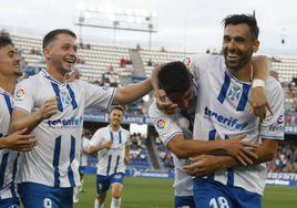 Los jugadores del Tenerife celebran el gol de la derrota del Leganés este sábado.