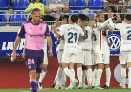 Los jugadores del Huesca celebran su último gol liguero, en Tenerife.