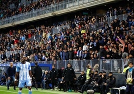 La grada de Tribuna, llena en el duelo ante el Racing, el partido de más público hasta ahora en La Rosaleda esta campaña.