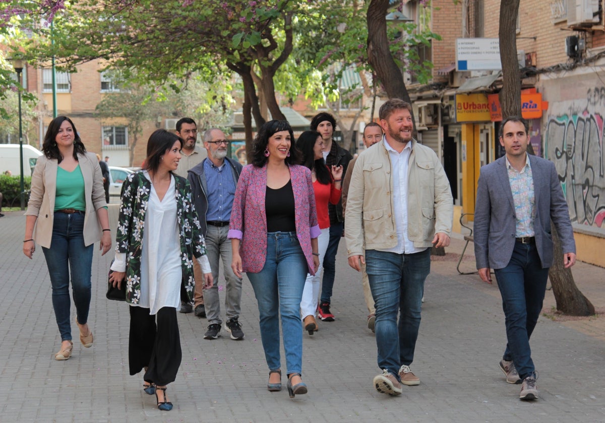 Morillas, con chaqueta roja, junto a Sguiglia y otros dirigentes de izquierdas.