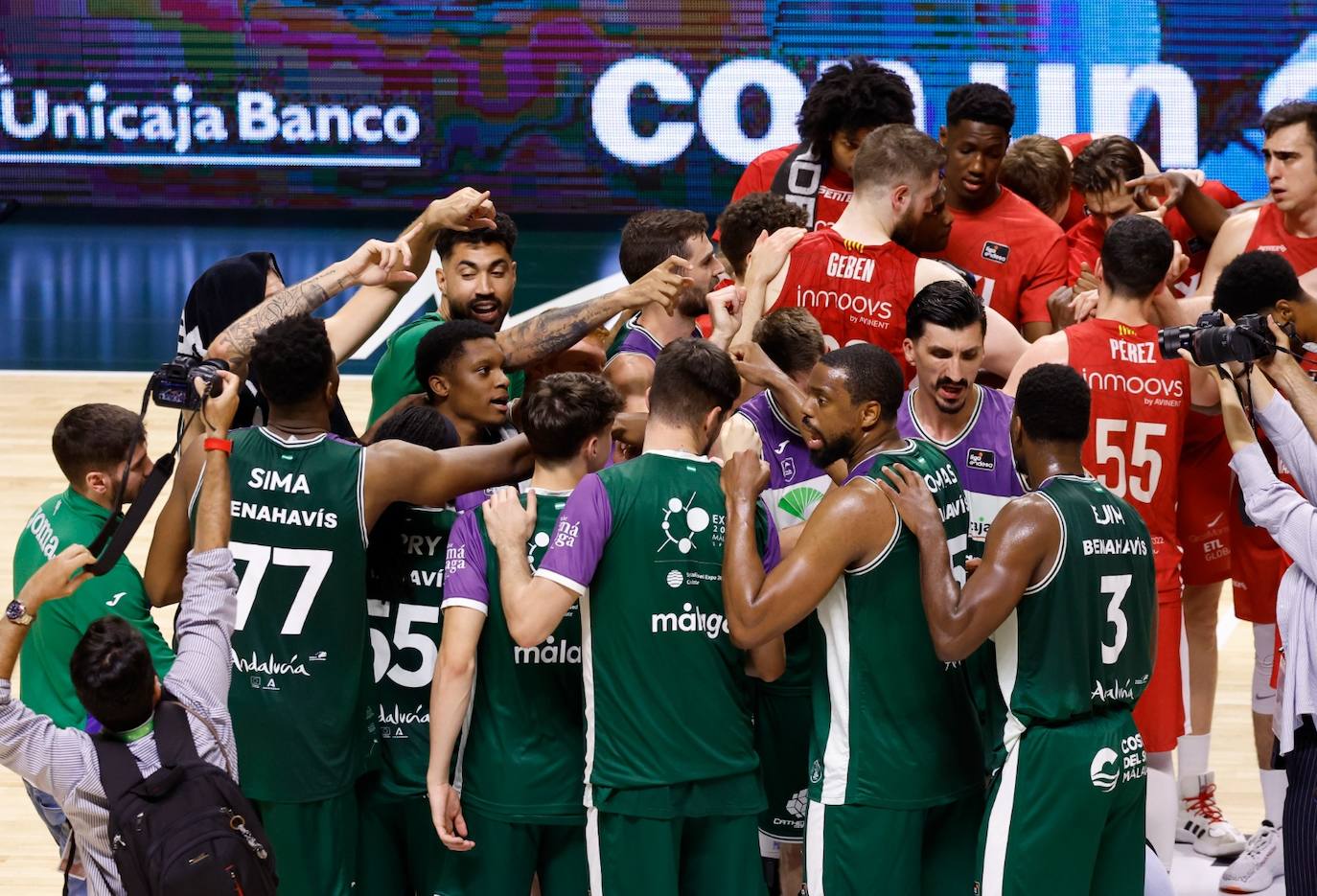 La victoria del Unicaja ante el Manresa, en imágenes