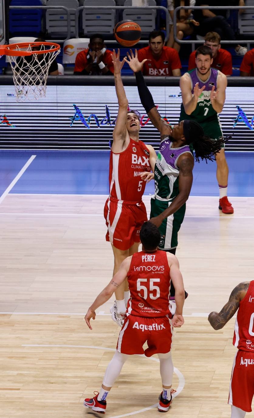 La victoria del Unicaja ante el Manresa, en imágenes