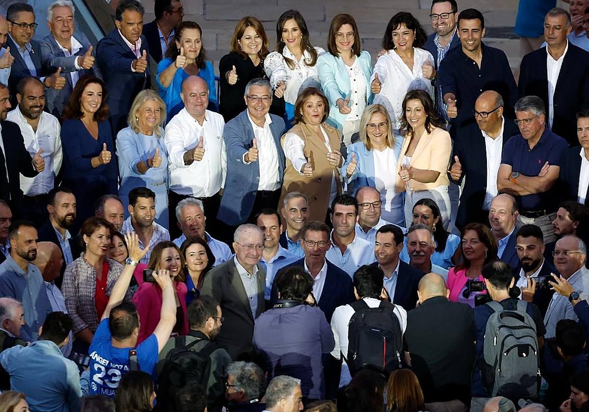 Feijóo apoya en Málaga la candidatura de De la Torre