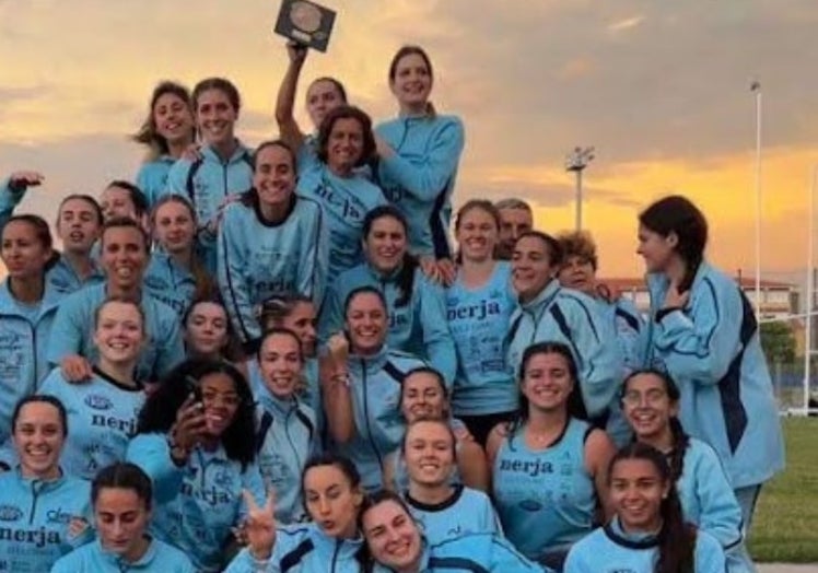 El equipo femenino, tras su victoria en Santander.