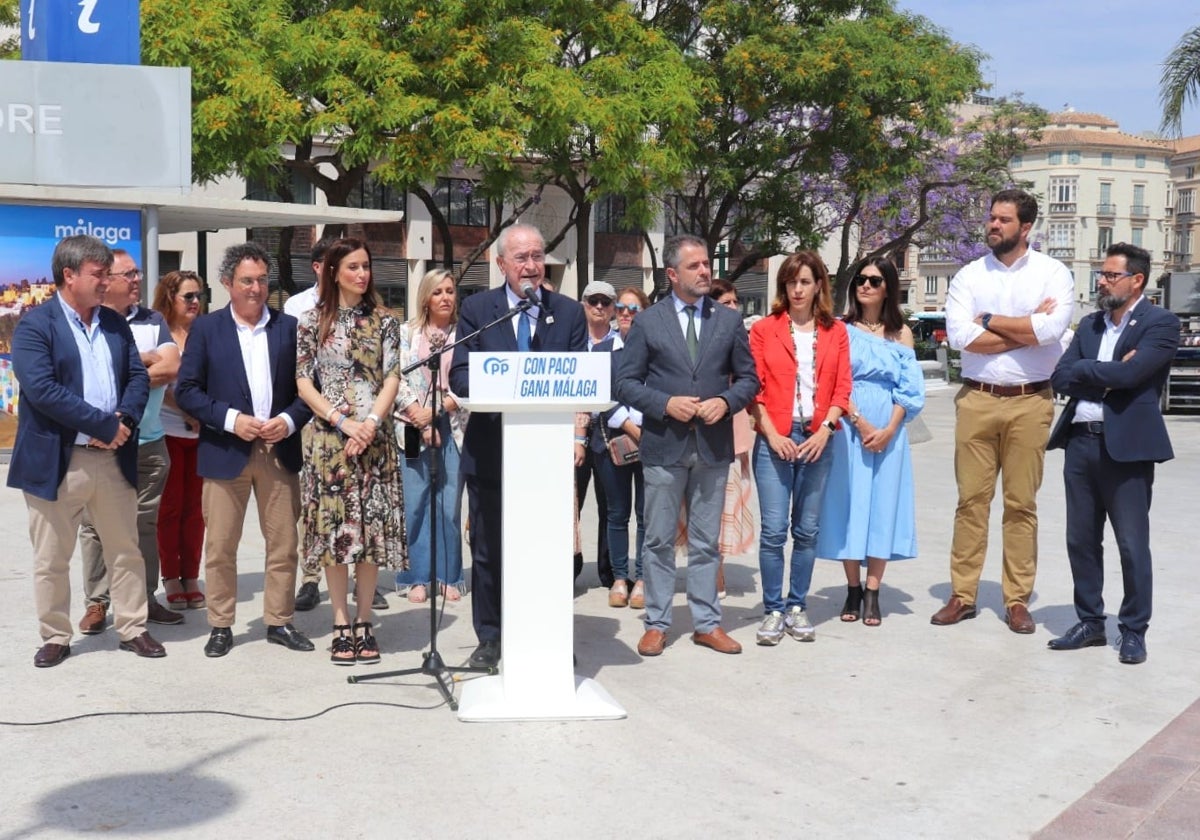 De la Torre junto a miembros de su candidatura, en la presentación de las propuestas turísticas.