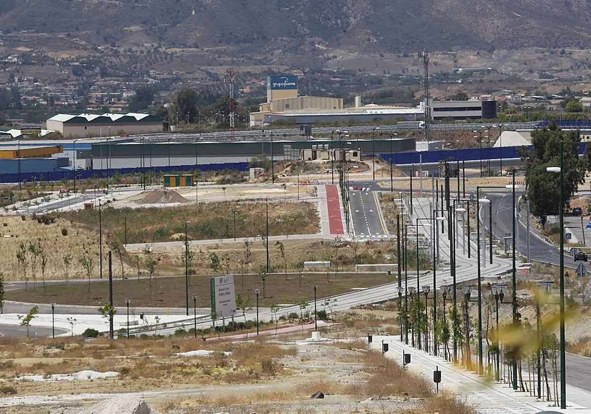 El sector Universidad está situado al oeste del campus de Teatinos.