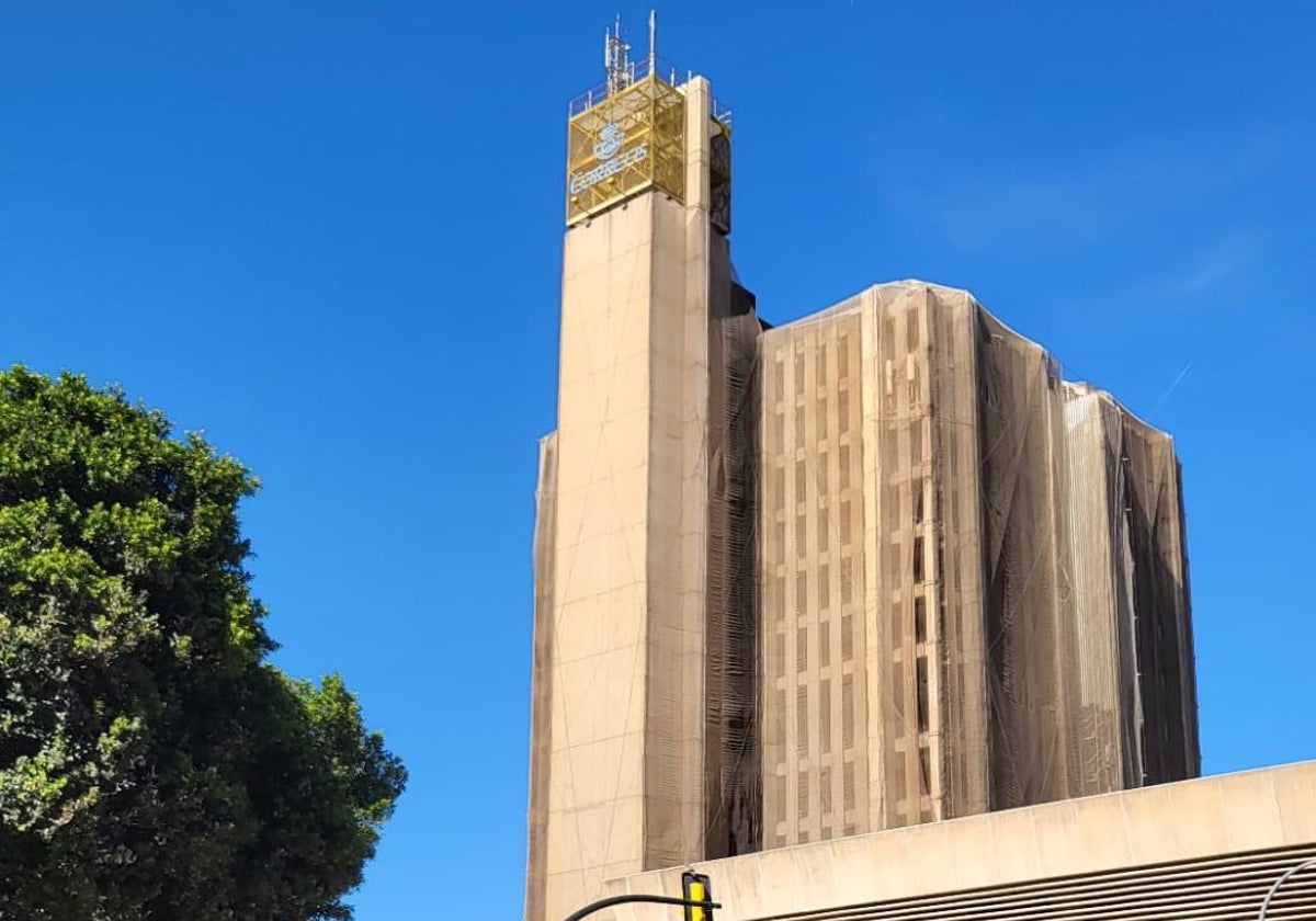 El edificio, refugio de malos hábitos.