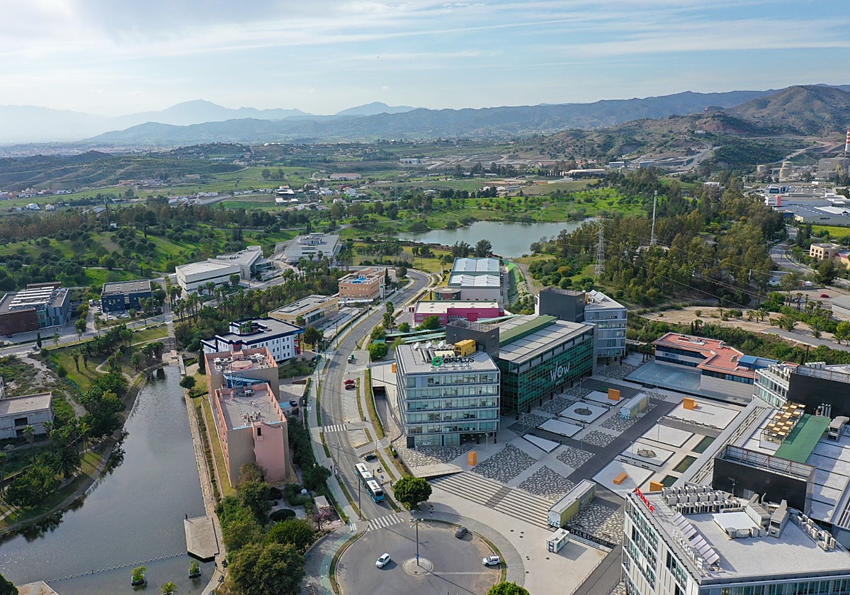 La parcela tiene una ubicación céntrica dentro del recinto.