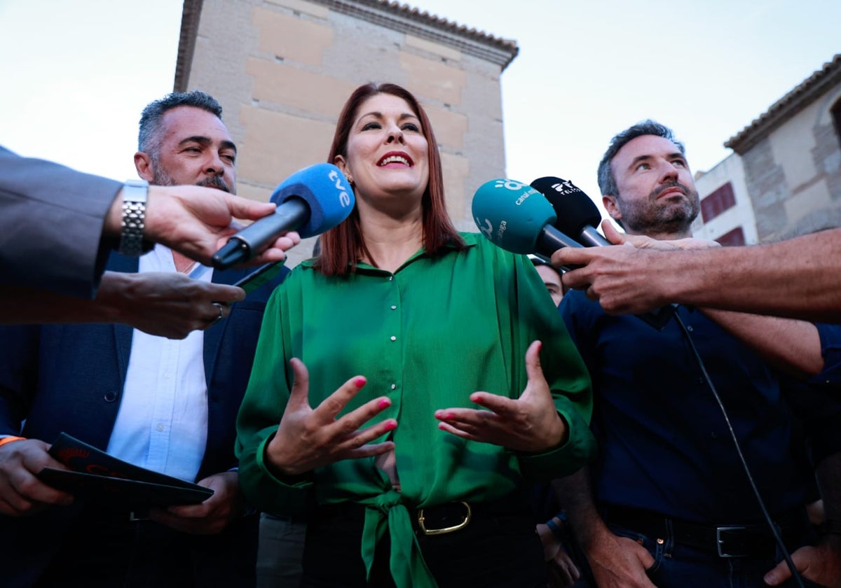 Noelia Losada, acompañada por Guillermo Díaz y Andrés Reche, en el arranque de campaña de Cs.