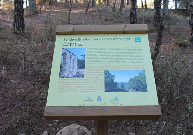 Cartel indicativo en la ruta de senderismo SL-A-302.