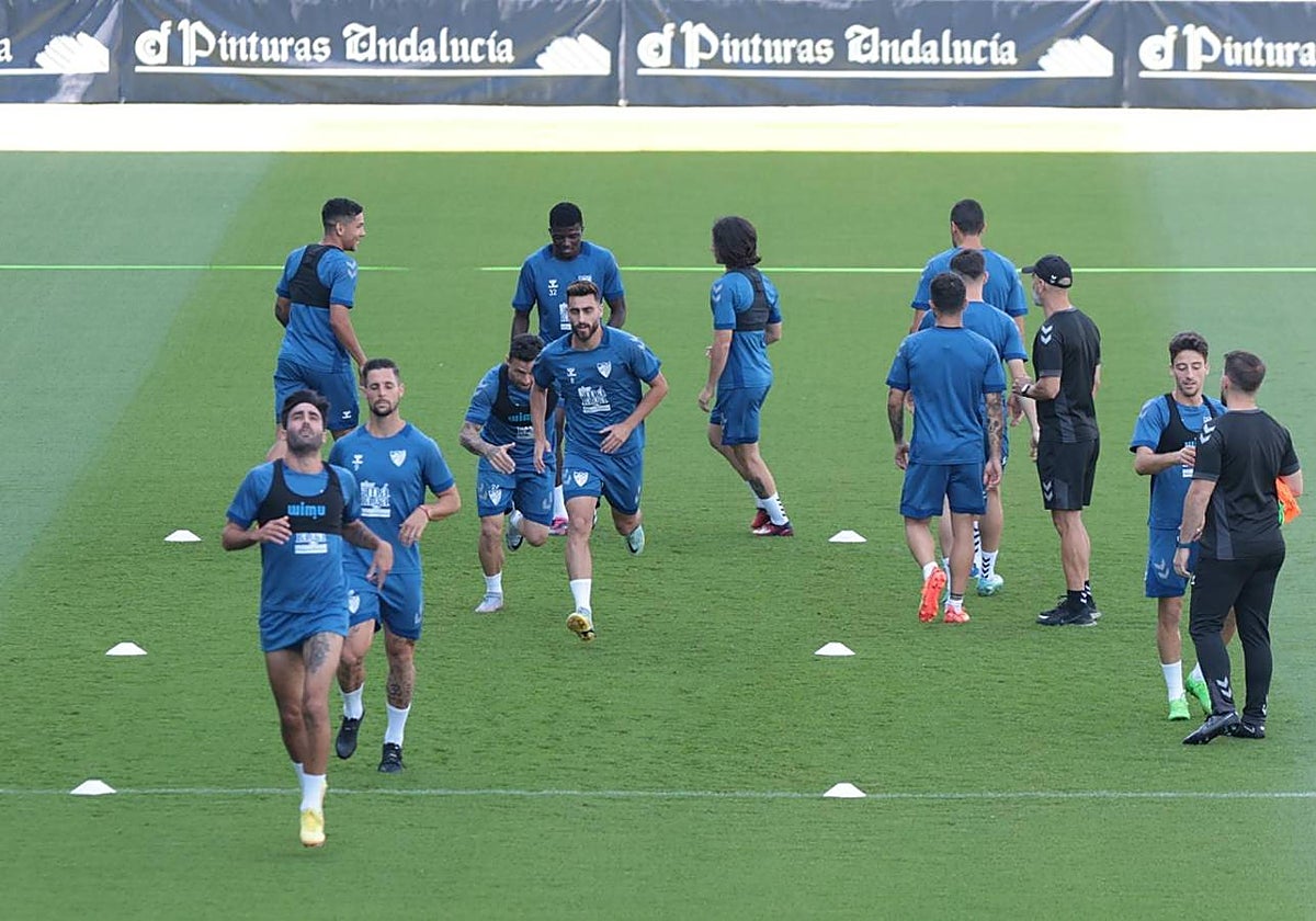 Escassi, Fran Sol y Luis Muñoz, en primer plano, durante el entrenamiento del miércoles.