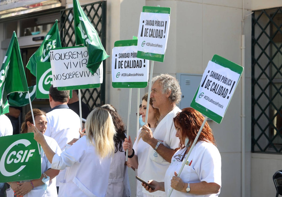 Protesta en un centro de atención primaria.