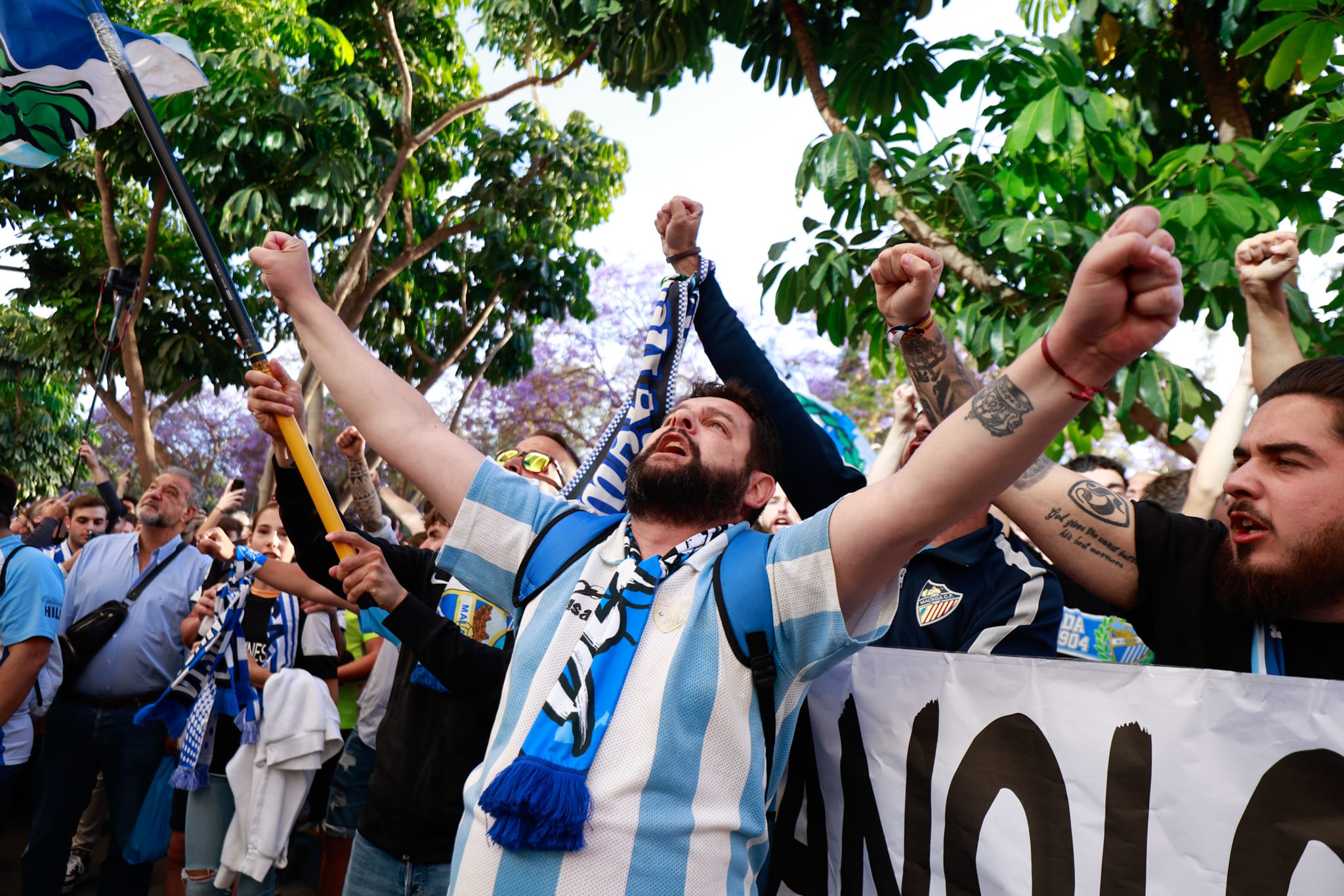 Protesta de la afición del Málaga contra jugadores y directiva
