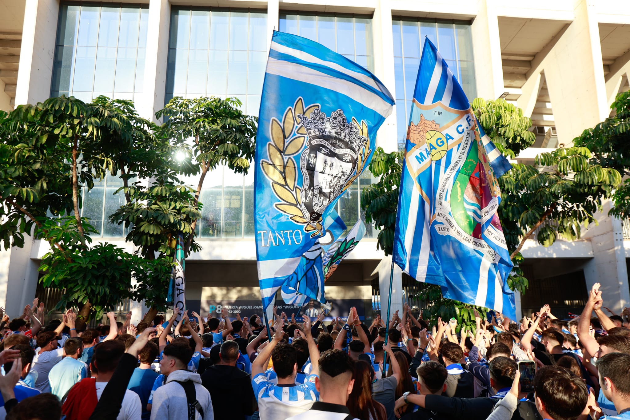 Protesta de la afición del Málaga contra jugadores y directiva