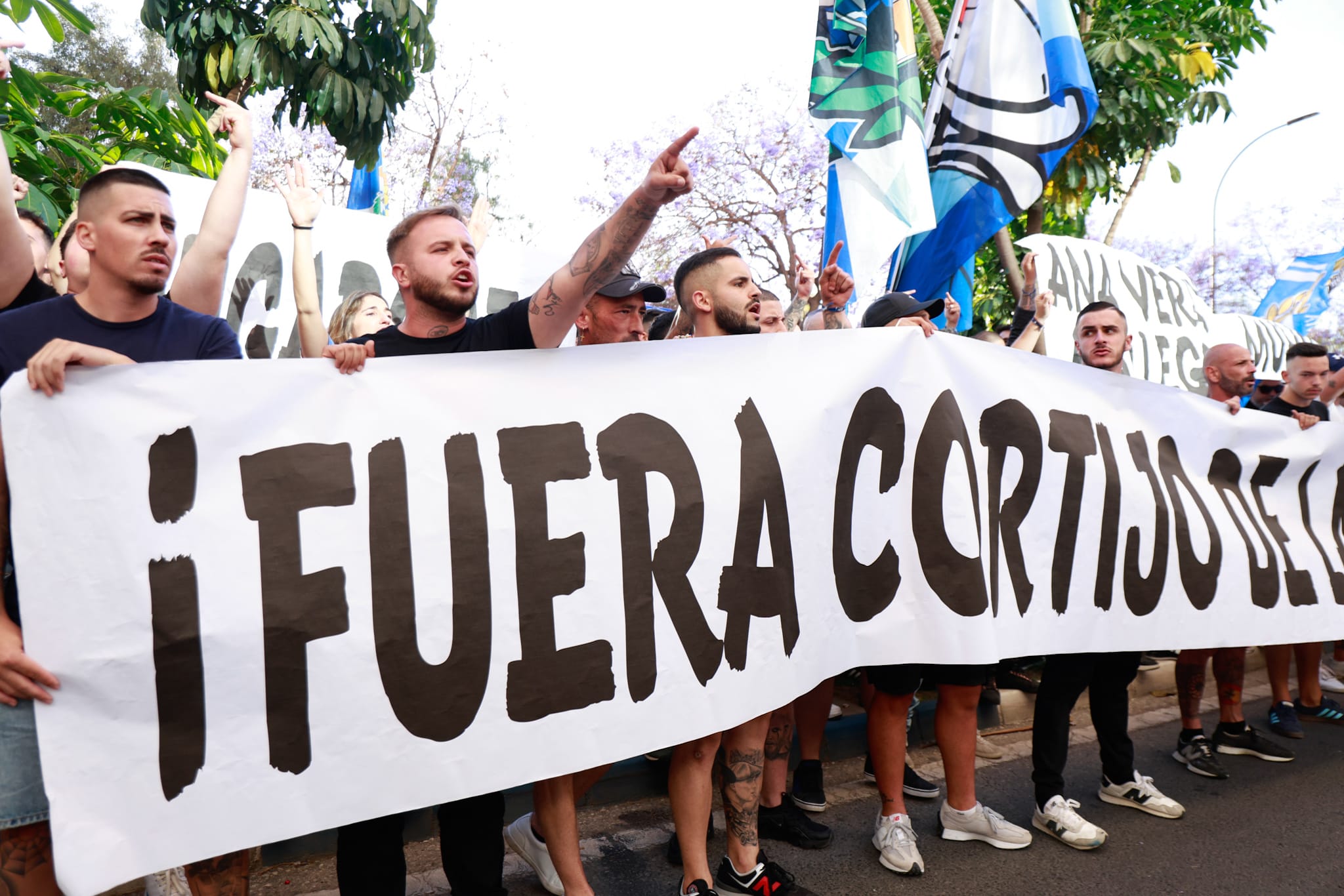 Protesta de la afición del Málaga contra jugadores y directiva