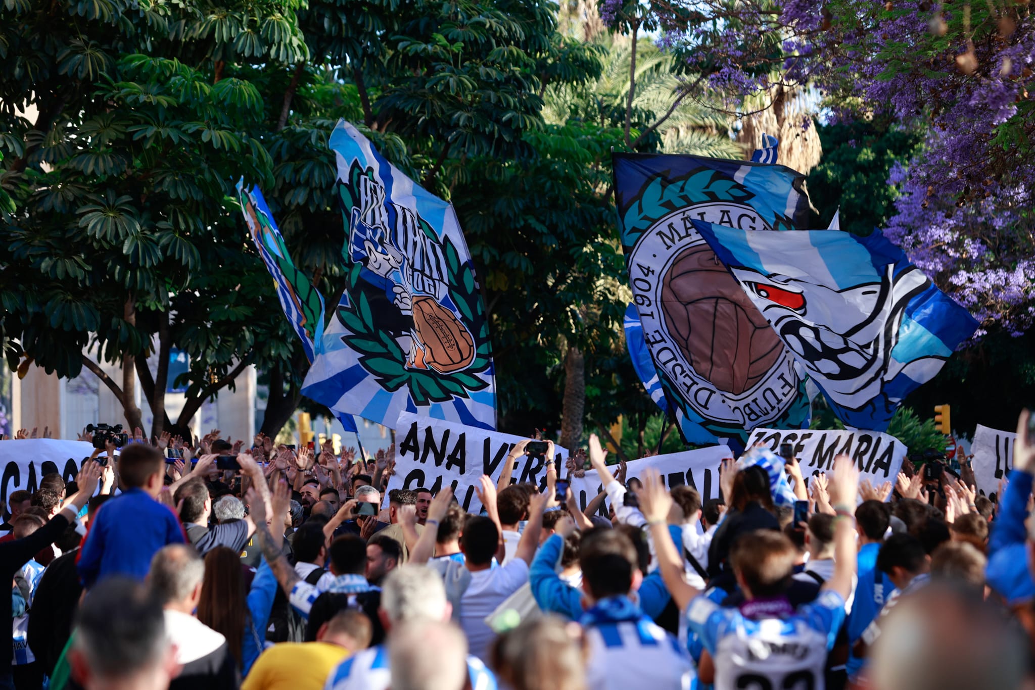 Protesta de la afición del Málaga contra jugadores y directiva