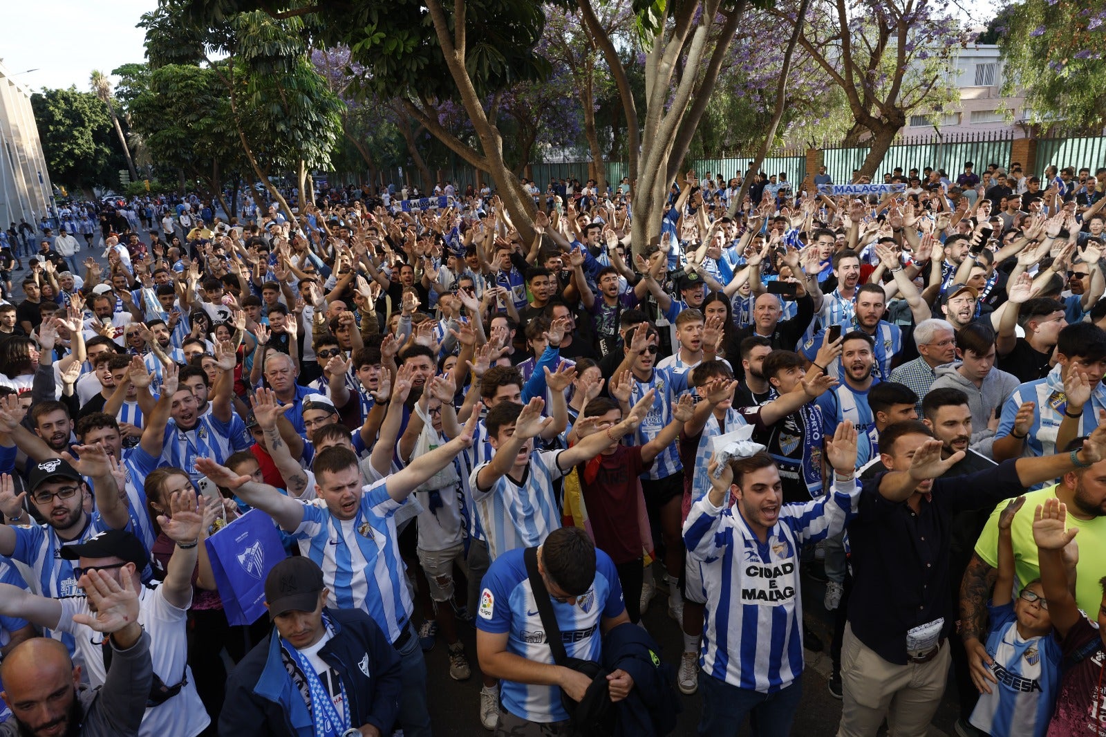 Protesta de la afición del Málaga contra jugadores y directiva