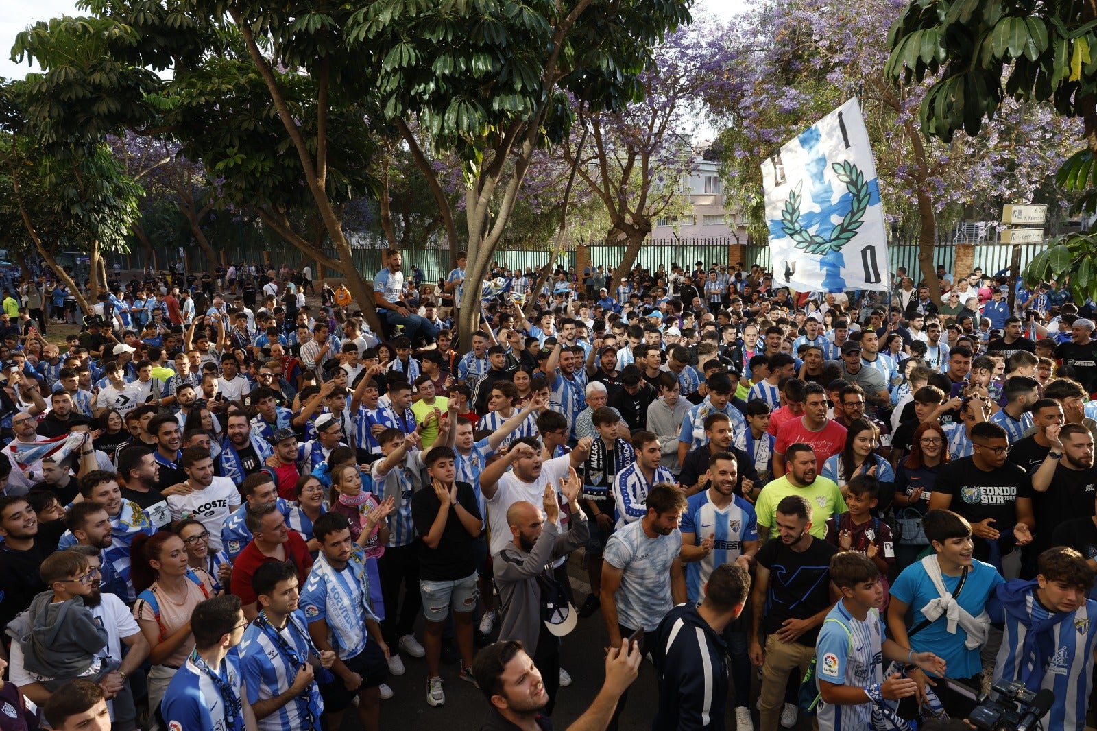 Protesta de la afición del Málaga contra jugadores y directiva
