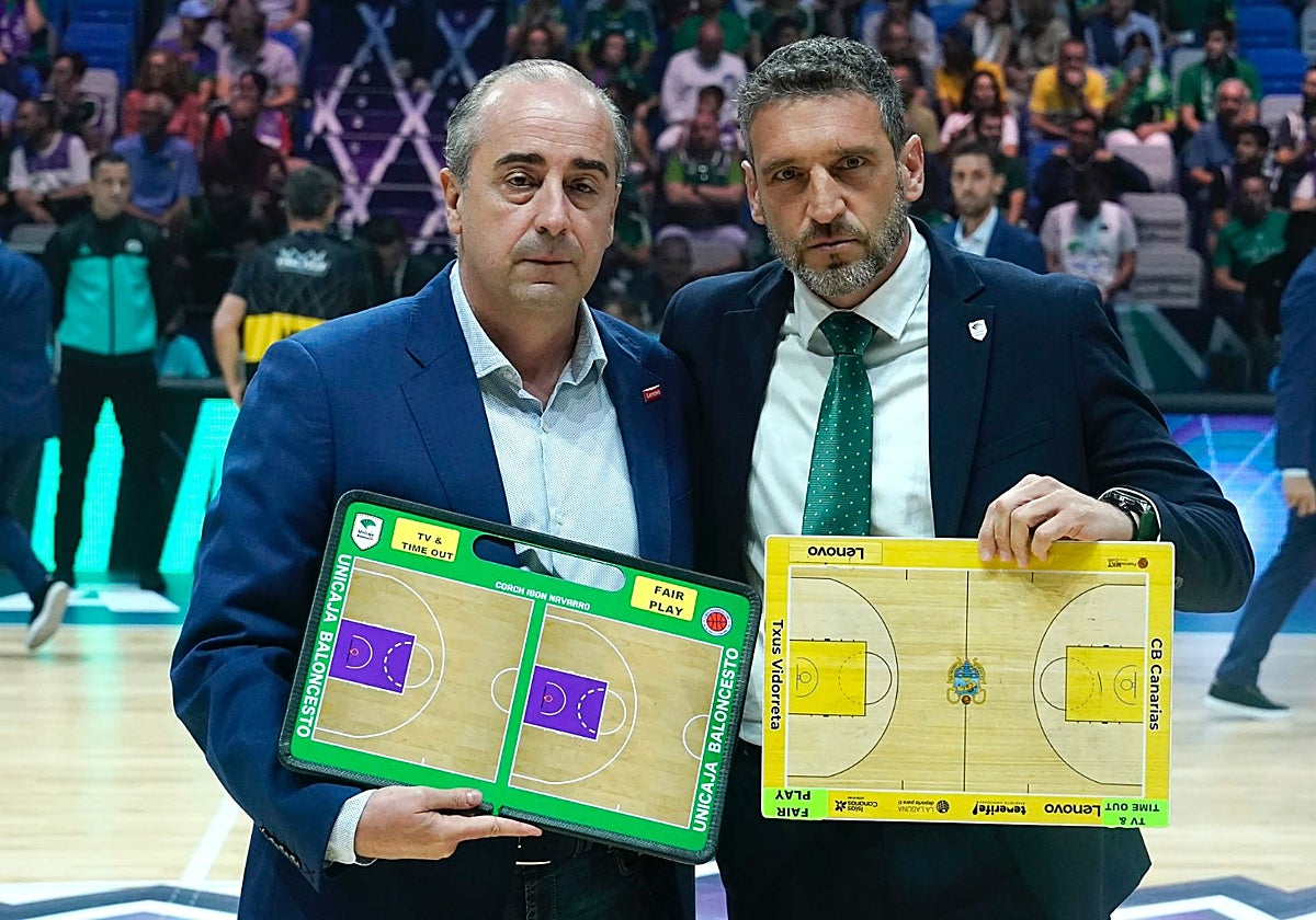 Ibon Navarro y Txus Vidorreta se intercambiaron las pizarras en señal de protesta por el espionaje del Telekom Bonn.