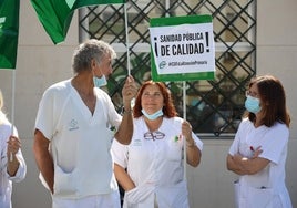 Protesta en un centro de salud de Málaga.