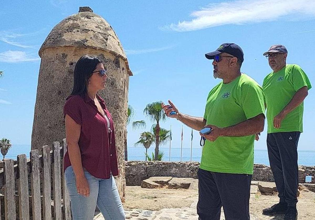 Instalan trampas contra la avispa asiática en Manilva