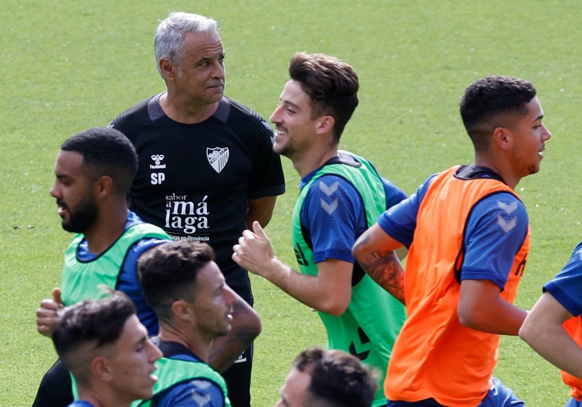 El técnico del Málaga, Sergio Pellicer, en un entrenamiento reciente.